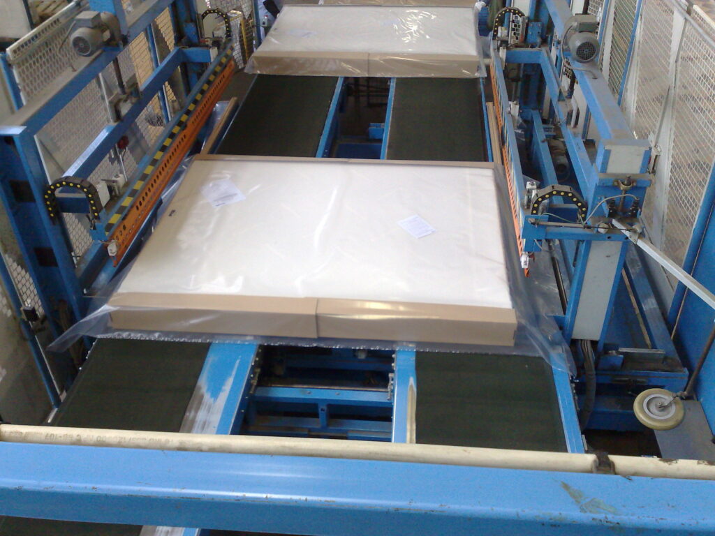 Alfatechnics Farbal folieverpakkingsmachine dwars las en langslas voor ongekrompen folieverpakking met PE folie.